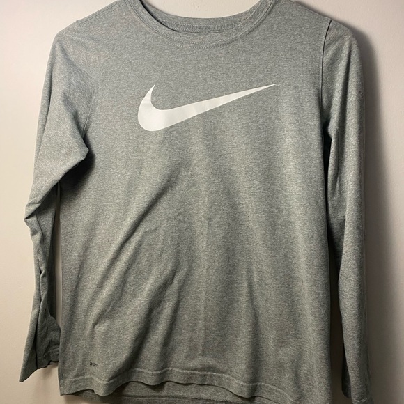 Boys Bundle Box of 7 Long and short Sleeve tee’s Size Large. In EUC‼️‼️ - Picture 7 of 8